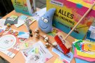 Das Material zu Alles in Ordnung auf einem Tisch