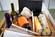 Verpackungsmaterial: Glasflaschen, Papier, Plastik