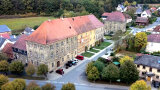 Eine Drohnenaufnahme vom Konventbau Klosterlangheim