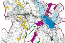 Flurkarte, in der die bereitgestellten Flächen für die Bahntrasse und das ABSP-Projekt farblich gekennzeichnet sind.