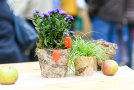 Blumengesteck auf einem Tisch